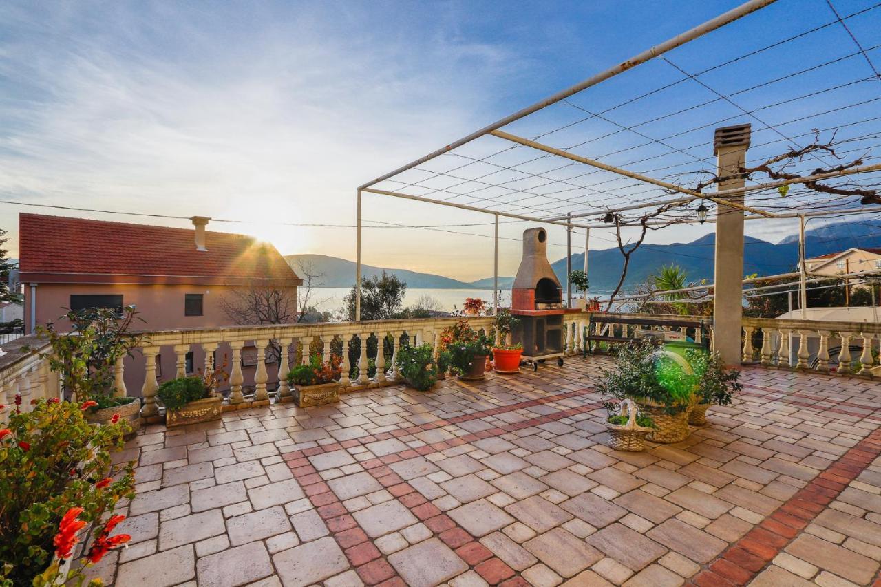 Villa Lastva Apartments 蒂瓦特 外观 照片